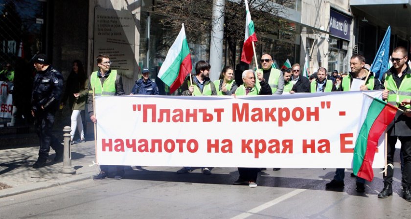 Протестиращите превозвачи блокираха движението по ул. „Г. С. Раковски“