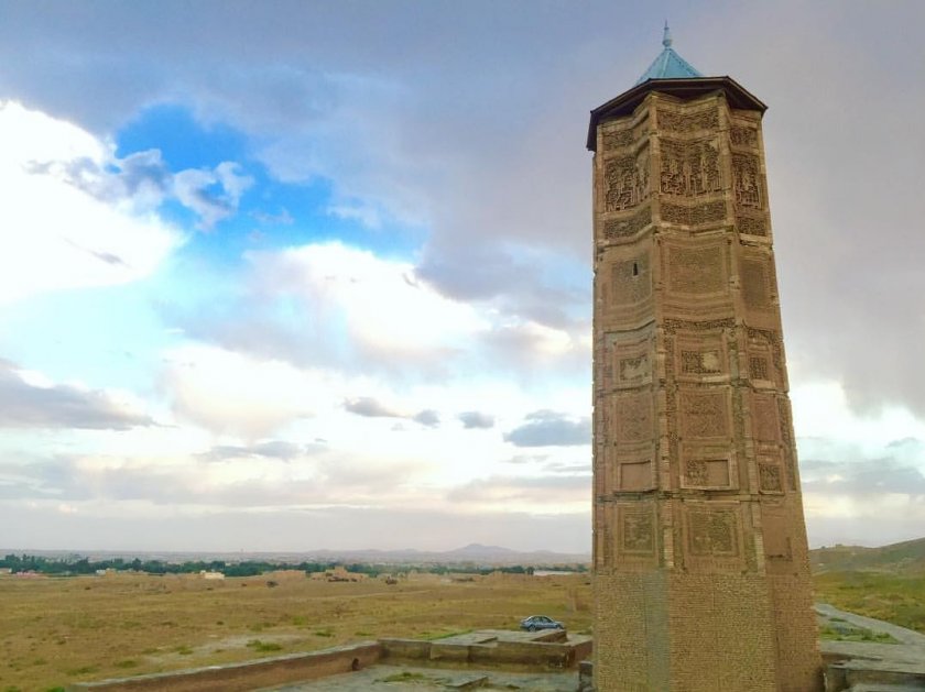 Древна кула се срина в Афганистан 