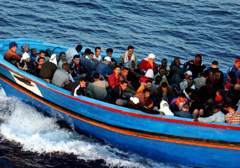 Гръцките власти задържаха яхта с мигранти