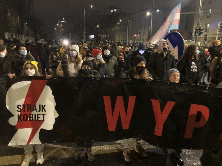 Хиляди в Полша протестираха срещу забраната на абортите