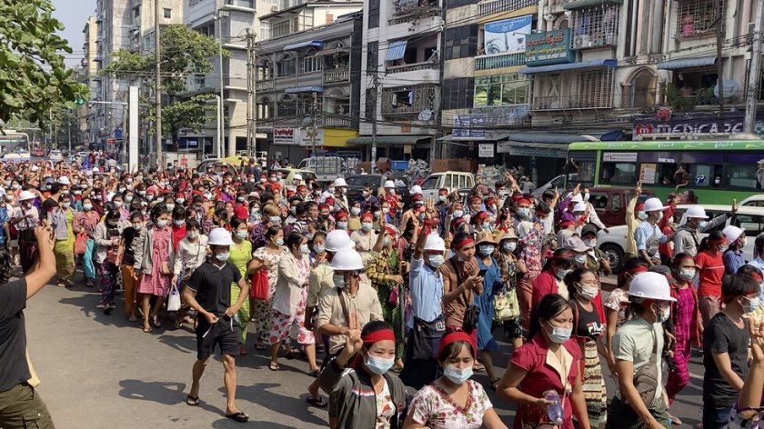 Хиляди на протест в Мианмар