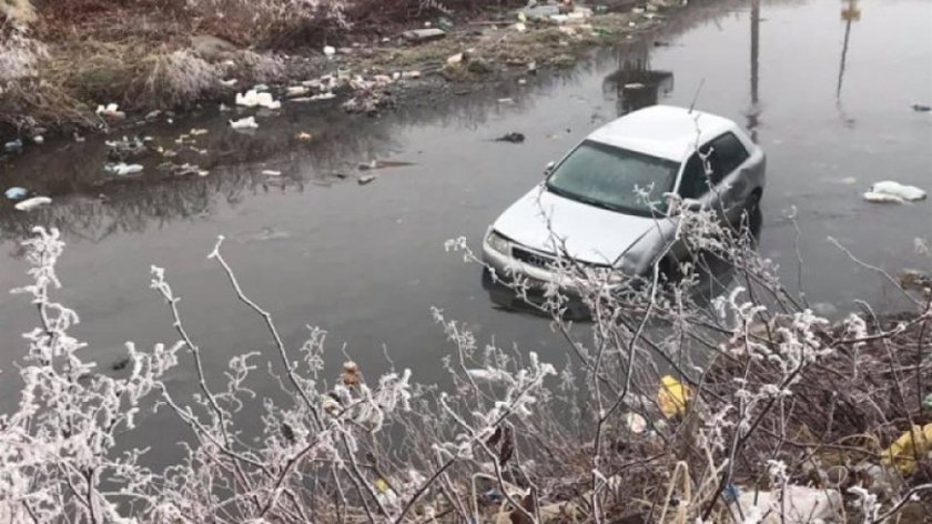 Кола падна в река Лесновска, има загинал 