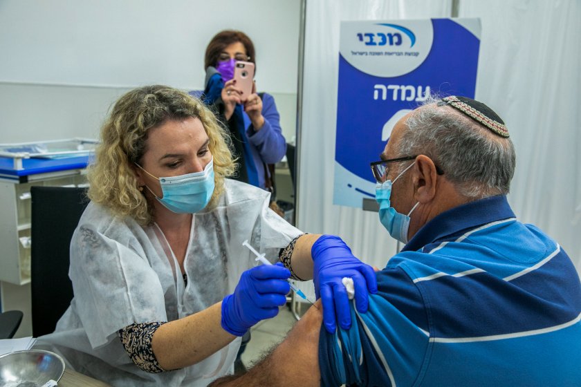 Израел първи в света с над половината ваксинирано население