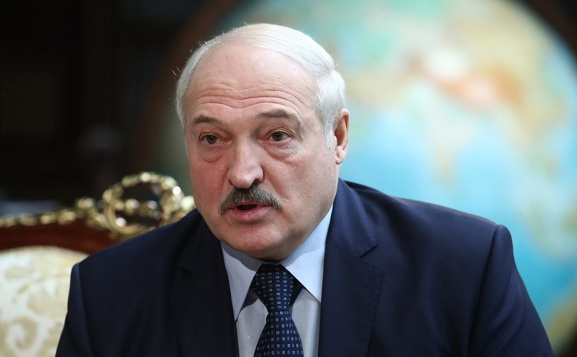 Лукашенко предупреди: Американците ви подслушват през смартфоните