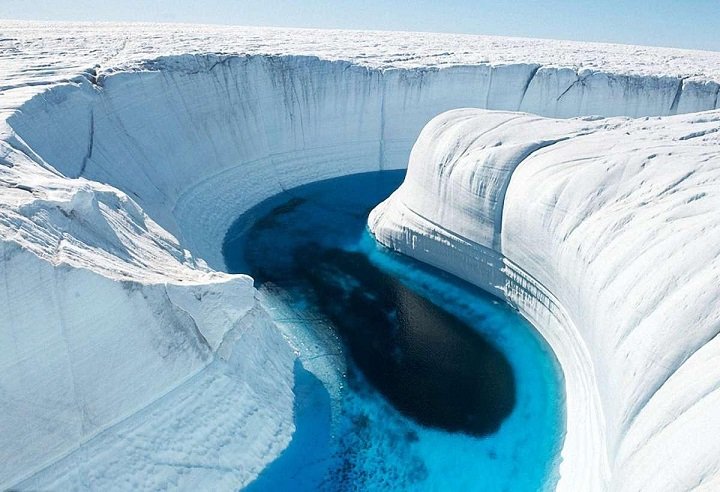 Загадъчна топлина топи Антарктида