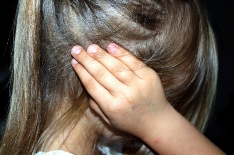 Баща блудства с 9-годишната си дъщеря