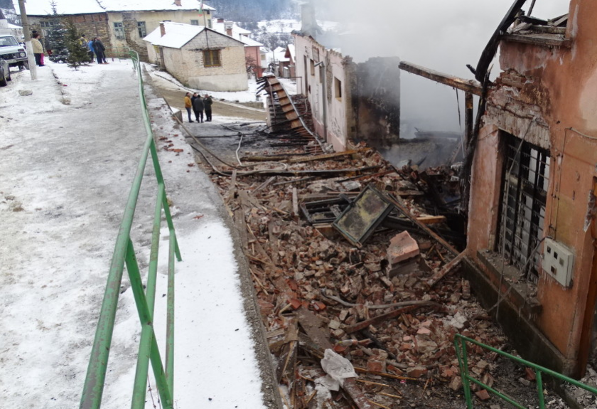 Жена е ранена в пожар в София