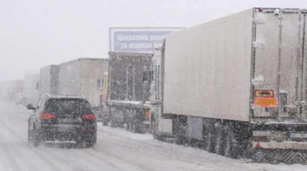 ПТП прати движението по "Хемус" в едната лента