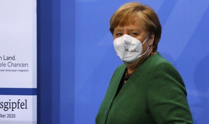 Меркел намеква за привилегии за ваксинираните