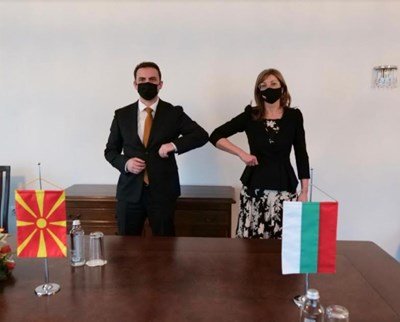 Захариева прие външния министър на Македония