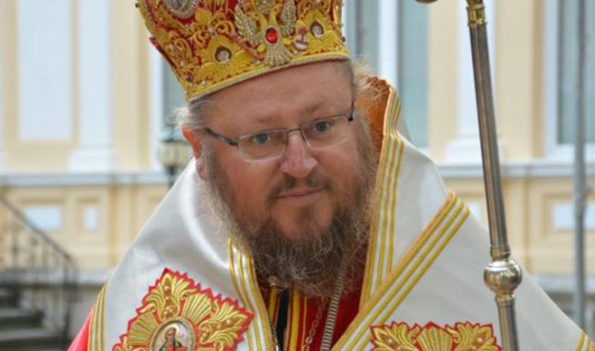 Русенският митрополит: Имунизирайте се и носете маски