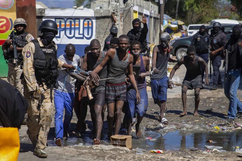 200 лишени от свобода избягаха от затвора в Хаити 