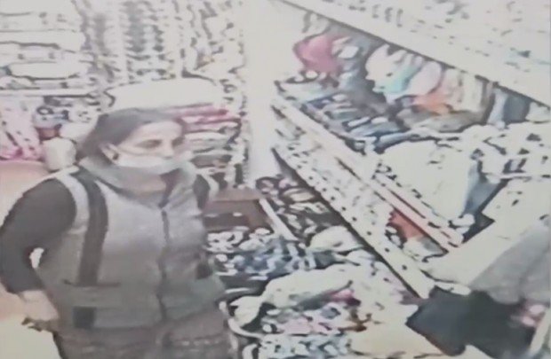 Спипаха жена да краде в бургаски магазин, съблече се, за да върне стоката
