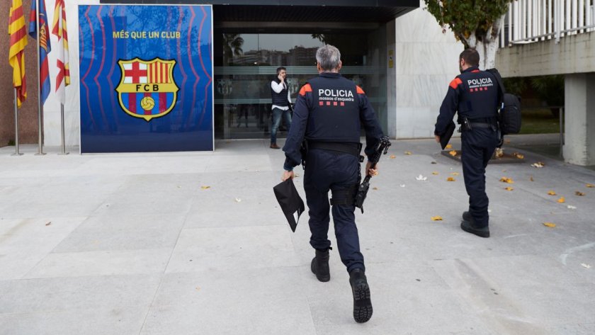 Икономическа полиция влезе в офисите на ФК Барселона
