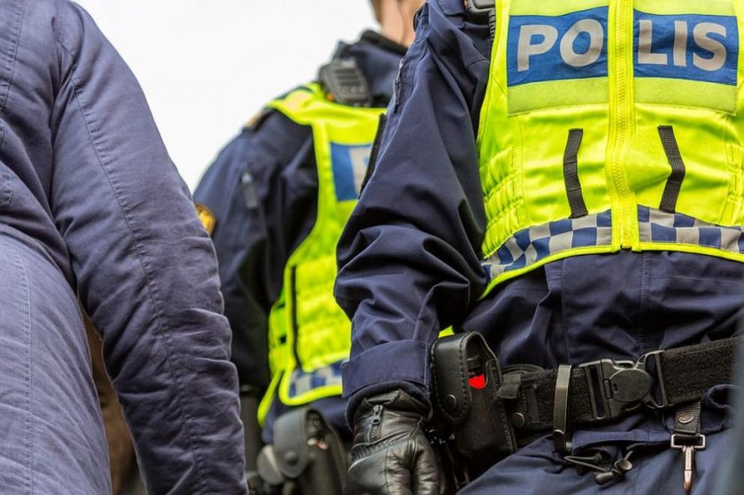 20-годишен рани с нож 8 души в Швеция