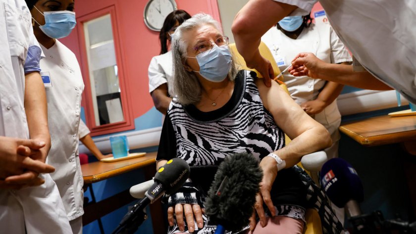 Франция ще ваксинира с „АстраЗенека“ и възрастните