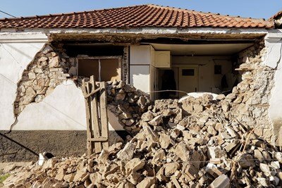 Трусът в Гърция разруши къщи, училищата са затворени 