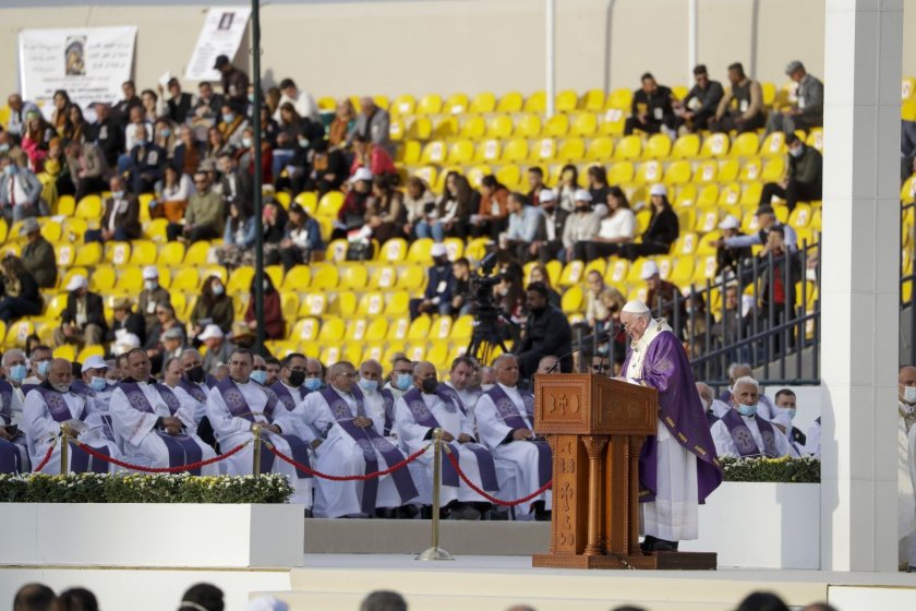 За първи път в Ирак: Папата отслужи най-голямата си меса 