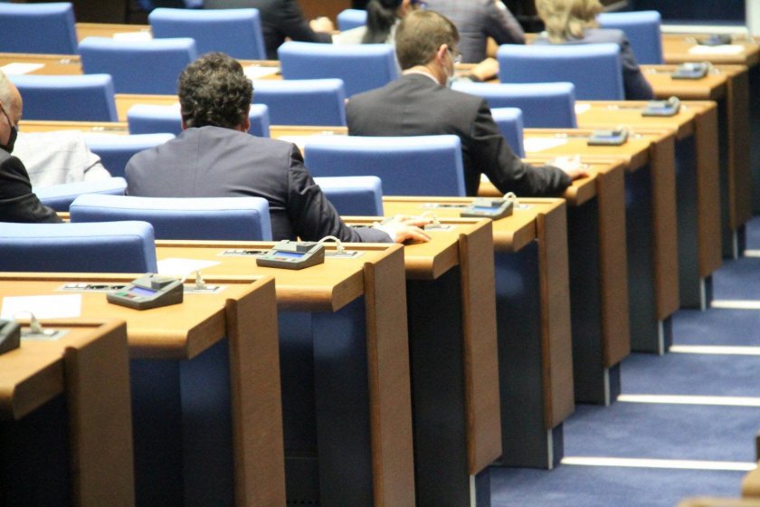 След 2 часа спорове: Депутатите отказаха "Спутник", преди ЕС да одобри ваксината 