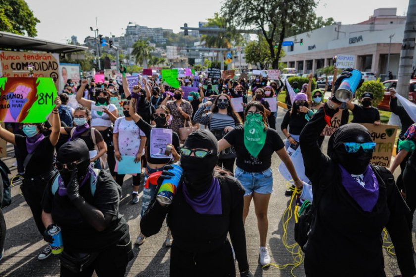 Насилие по време на женски протест в Мексико