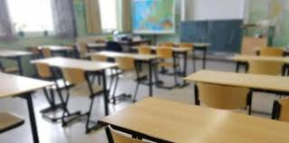 Нови идиотщини: Предлагат спиране на занятията за учениците от 5-и до 12-и клас в Бургас