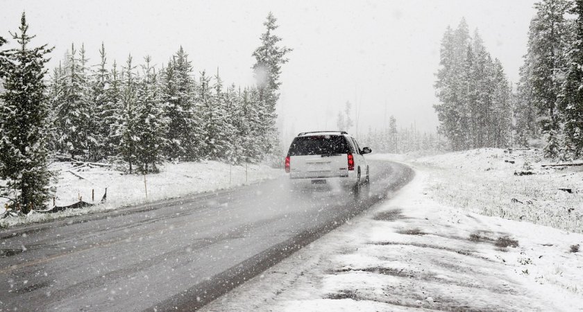 Снежна буря отмени близо 2000 полета в Денвър