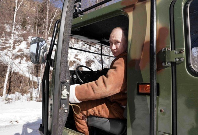 Путин релаксира, избяга от Москва в тайгата