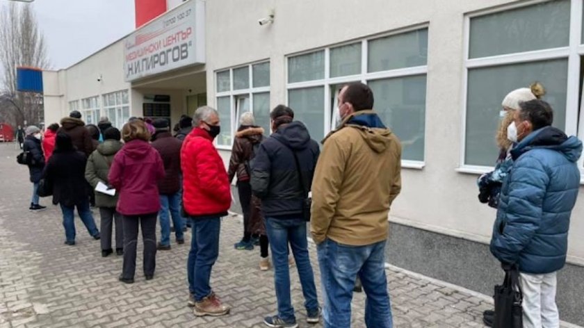 „Пирогов” подновява „зеления коридор” за ваксиниране с „АстраЗенека“
