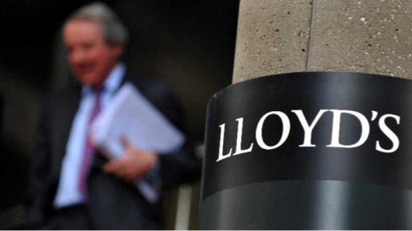 Lloyd's очаква да понесе "големи загуби" заради блокирането на Суецкия канал