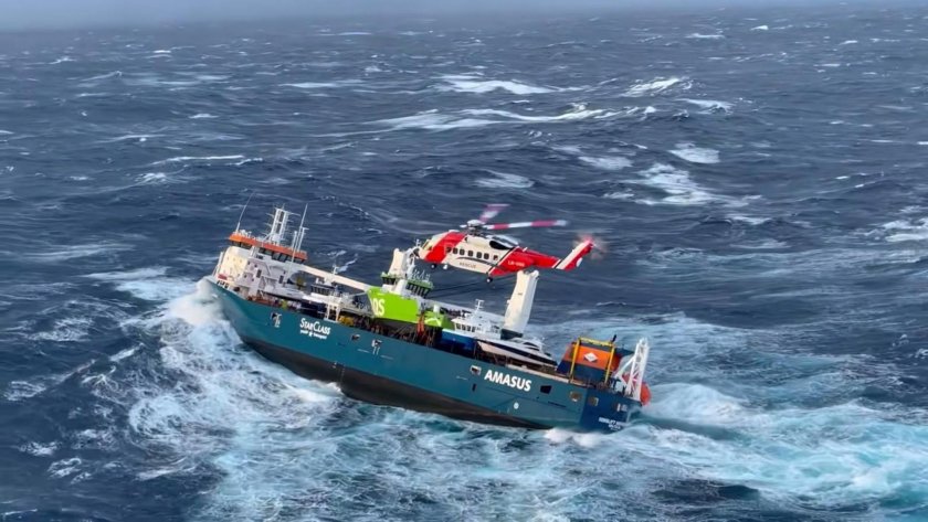 Спасиха моряци от потъващ кораб край Норвегия (ВИДЕО)
