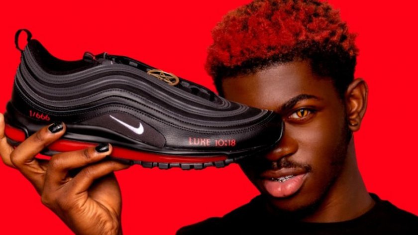 Изтеглят скандалните "сатанински" маратонки с логото на Nike
