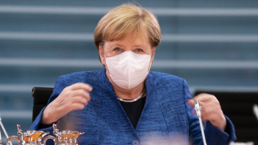 Меркел поема контрола на битката с пандемията