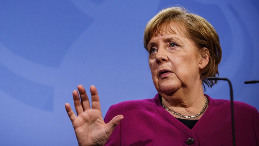 Меркел иска затваряния и вечерни часове в Германия