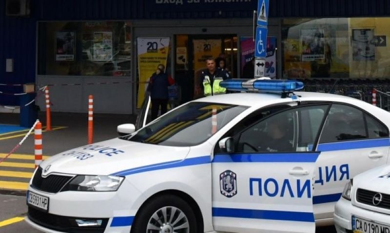 Бандит с 11 присъди обра строителен хипермаркет в Пловдив
