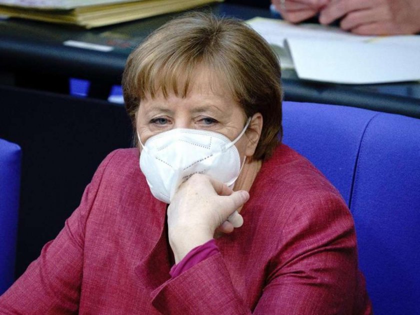 Меркел обеща ваксини за всички от юни