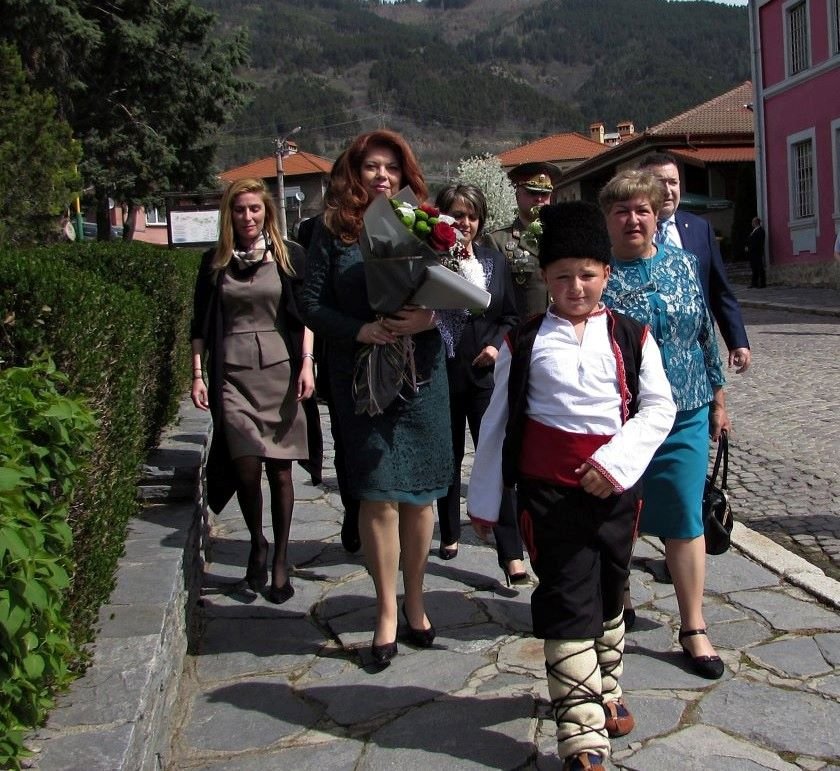 Илияна Йотова от Клисура: Днес битката отново е за държавност и за свободата да избираш