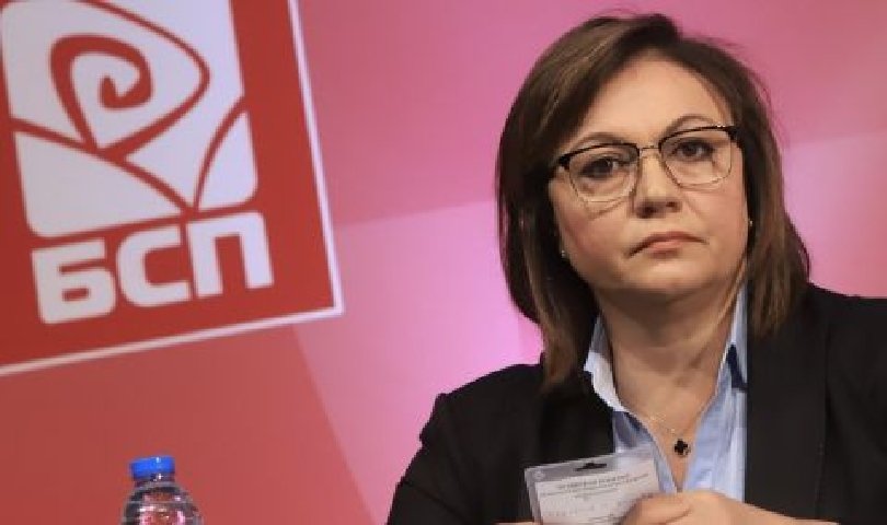 Нинова пак се вихри във фейсбук