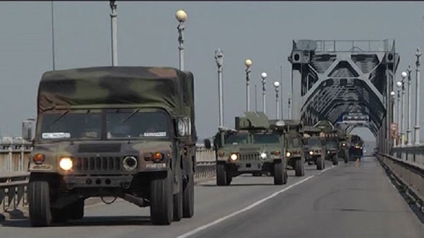ЖЕГА: 160 бойни машини затварят Дунав мост
