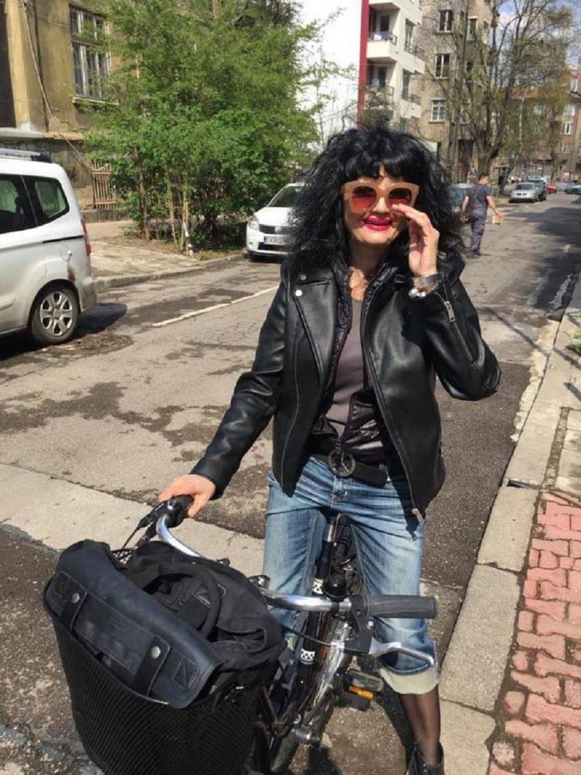 Тъпо: Откраднаха колелото на Лилия Абаджиева