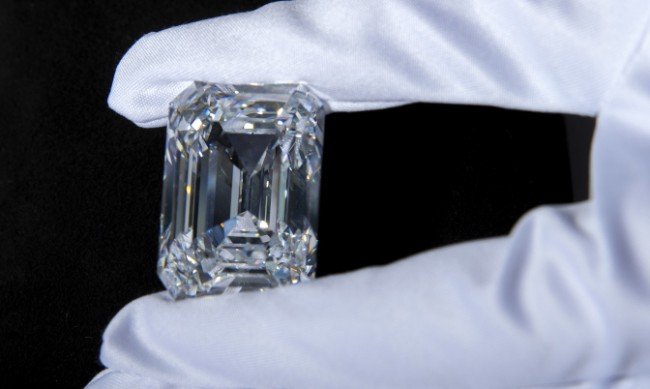 Най-големият диамант се продаде за $14 млн.
