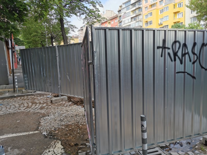 Жителите на Руски паметник под нова блокада (СНИМКИ)