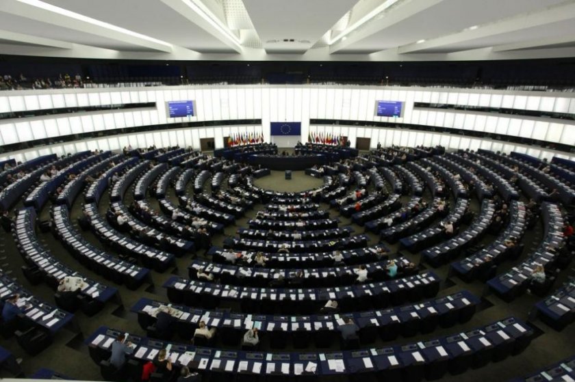 Евродепутати искат законова защита за журналисти
