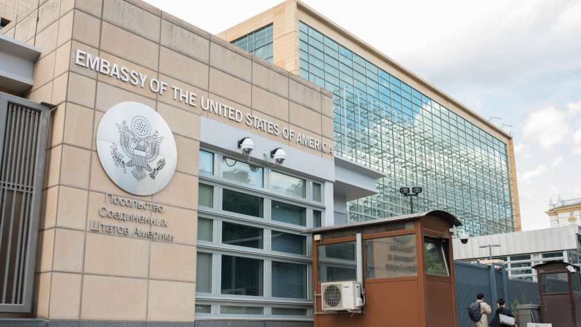Посолството на САЩ в Москва преустановява част от услугите