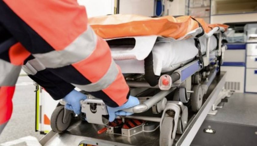 Работник бере душа след токов удар в Благоевград