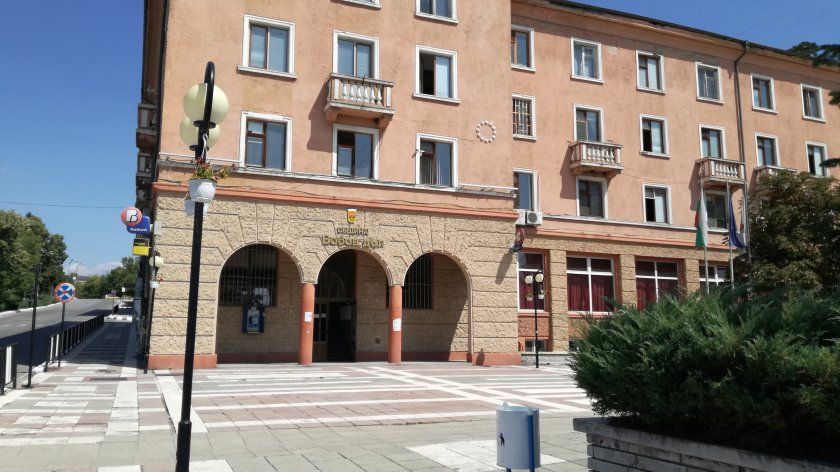 Съдът призна главен архитект на Община Бобов дол за виновна в измама