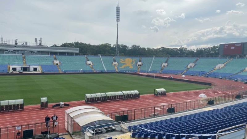 Гръмотевиците спряха тока на стадион "Васил Левски"