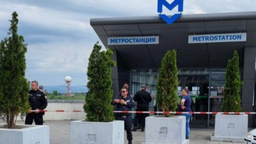 Разследват убийството в метрото