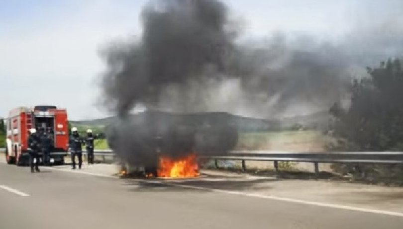 Кола изгоря на АМ "Тракия"