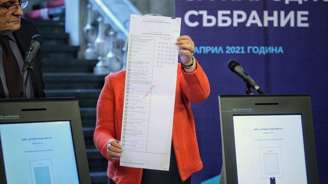 ЦИК пита министър за вота на летовниците