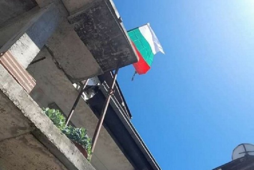 Заплашиха с пистолет нашенец заради развято българско знаме в Скопие